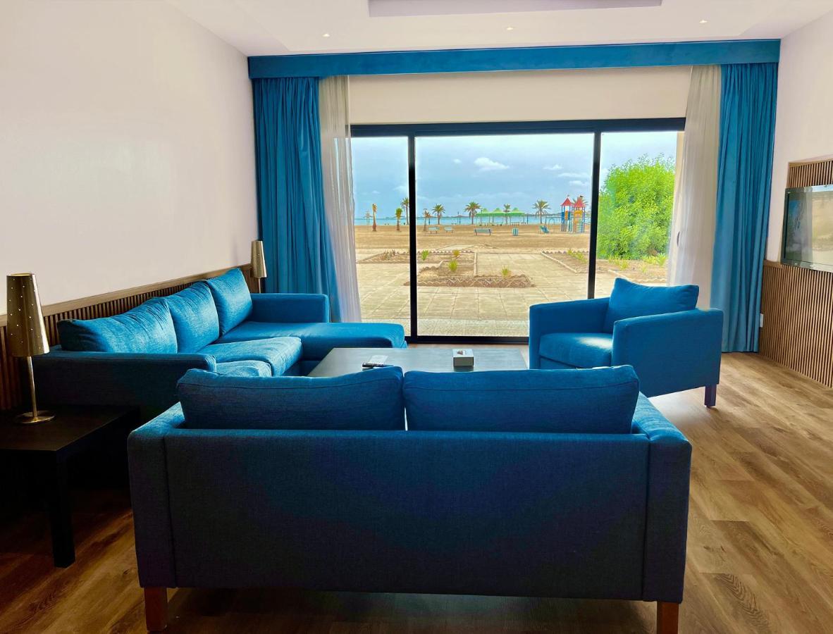 Golden Tulip Dana Bay Resort Dhahran Bagian luar foto