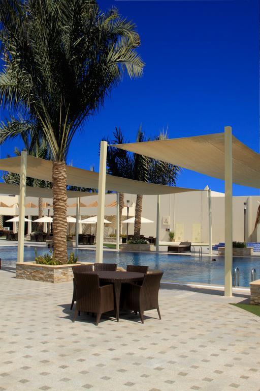 Golden Tulip Dana Bay Resort Dhahran Bagian luar foto