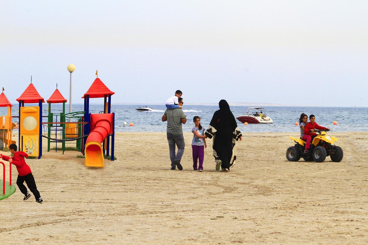 Golden Tulip Dana Bay Resort Dhahran Bagian luar foto
