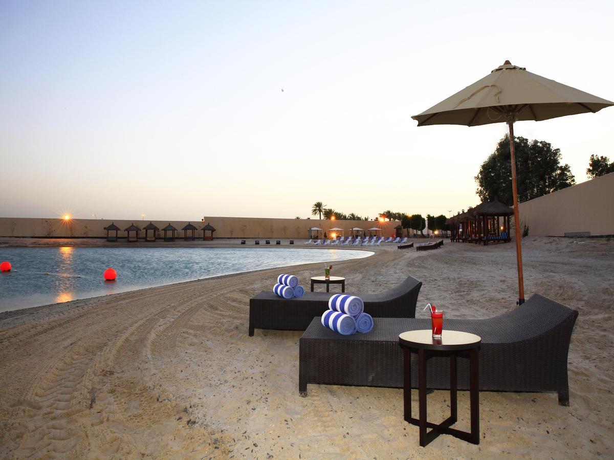 Golden Tulip Dana Bay Resort Dhahran Bagian luar foto