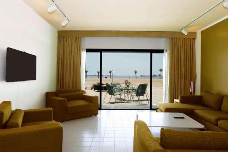 Golden Tulip Dana Bay Resort Dhahran Bagian luar foto