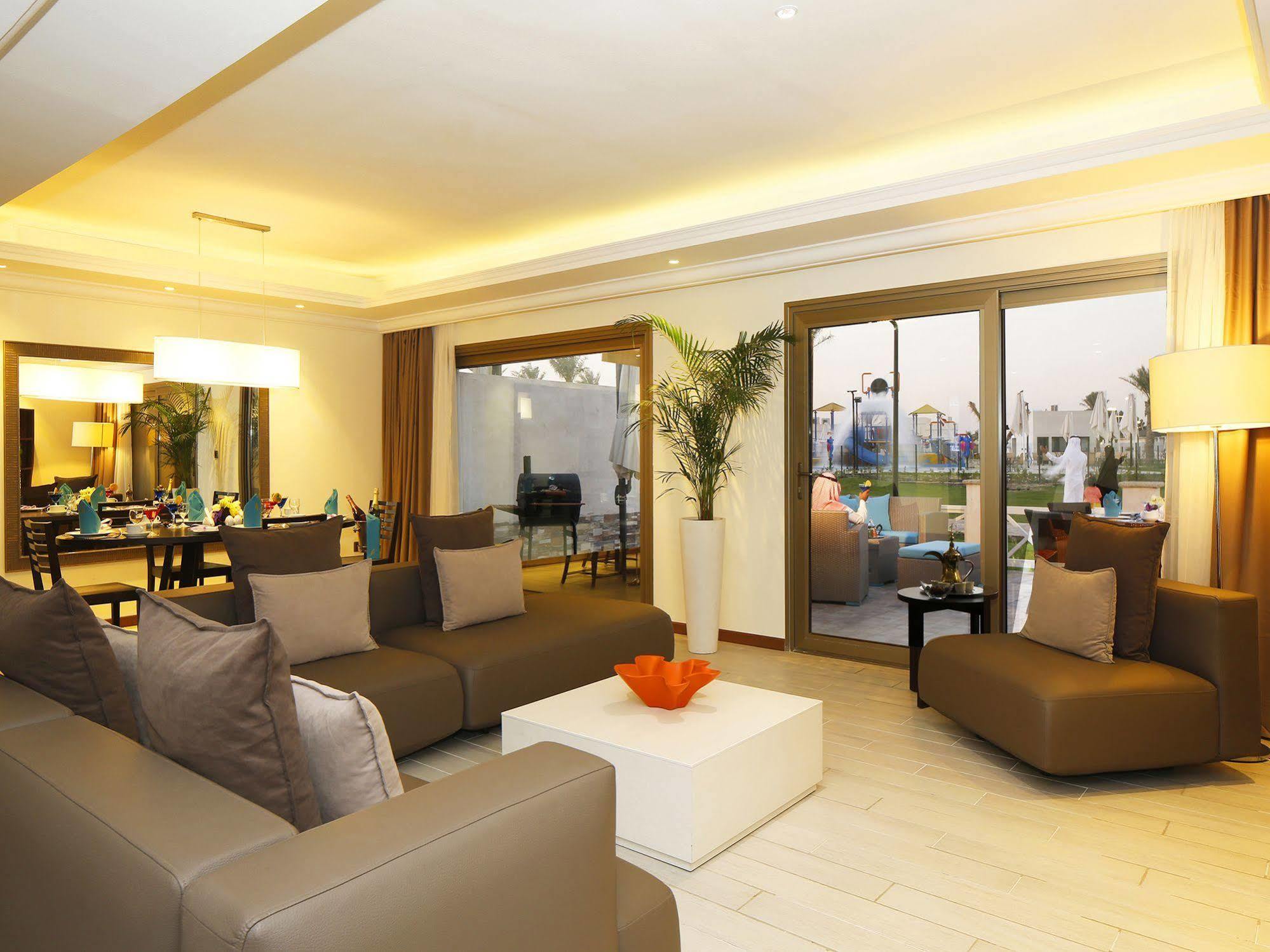 Golden Tulip Dana Bay Resort Dhahran Bagian luar foto