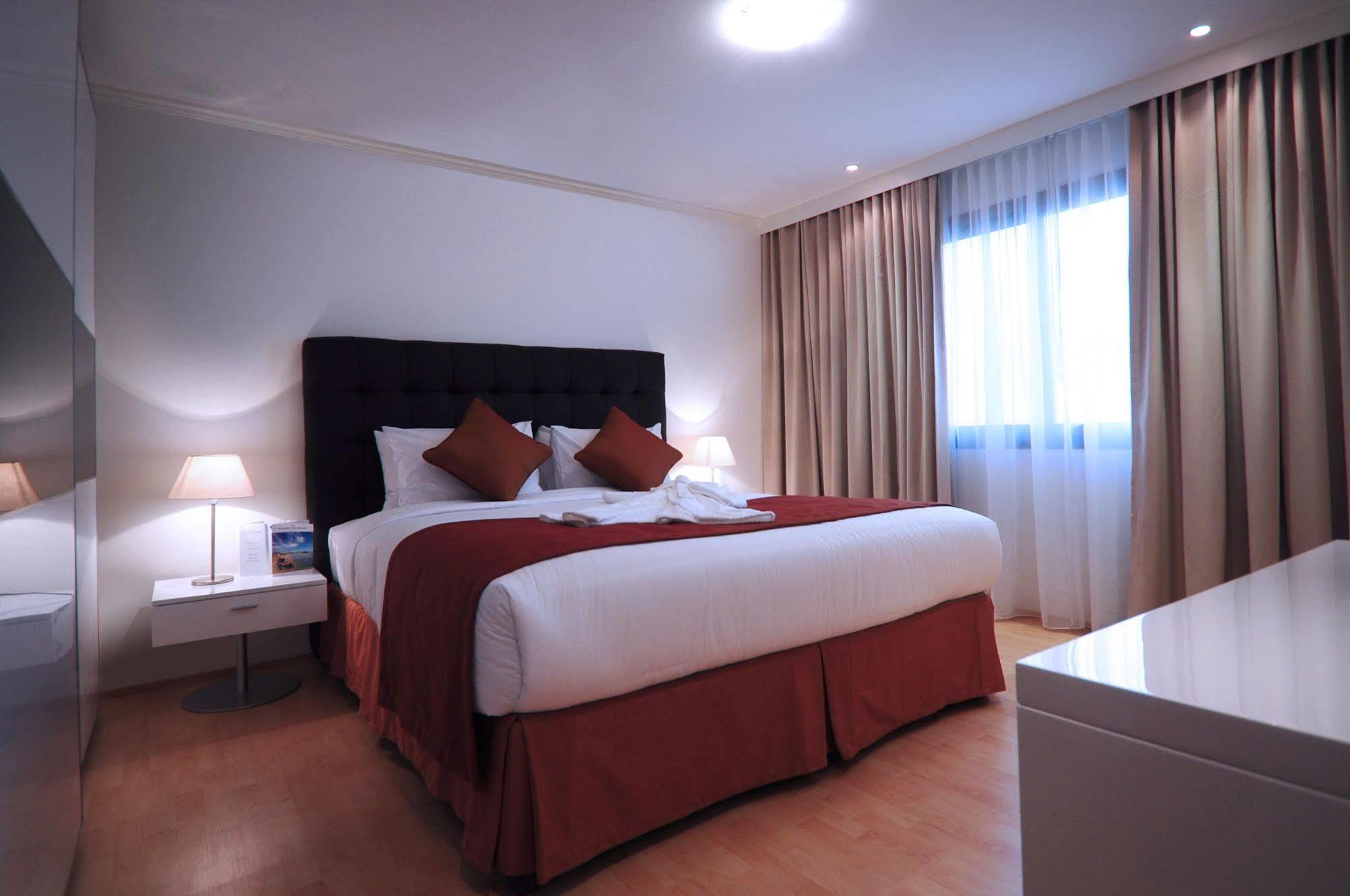 Golden Tulip Dana Bay Resort Dhahran Bagian luar foto