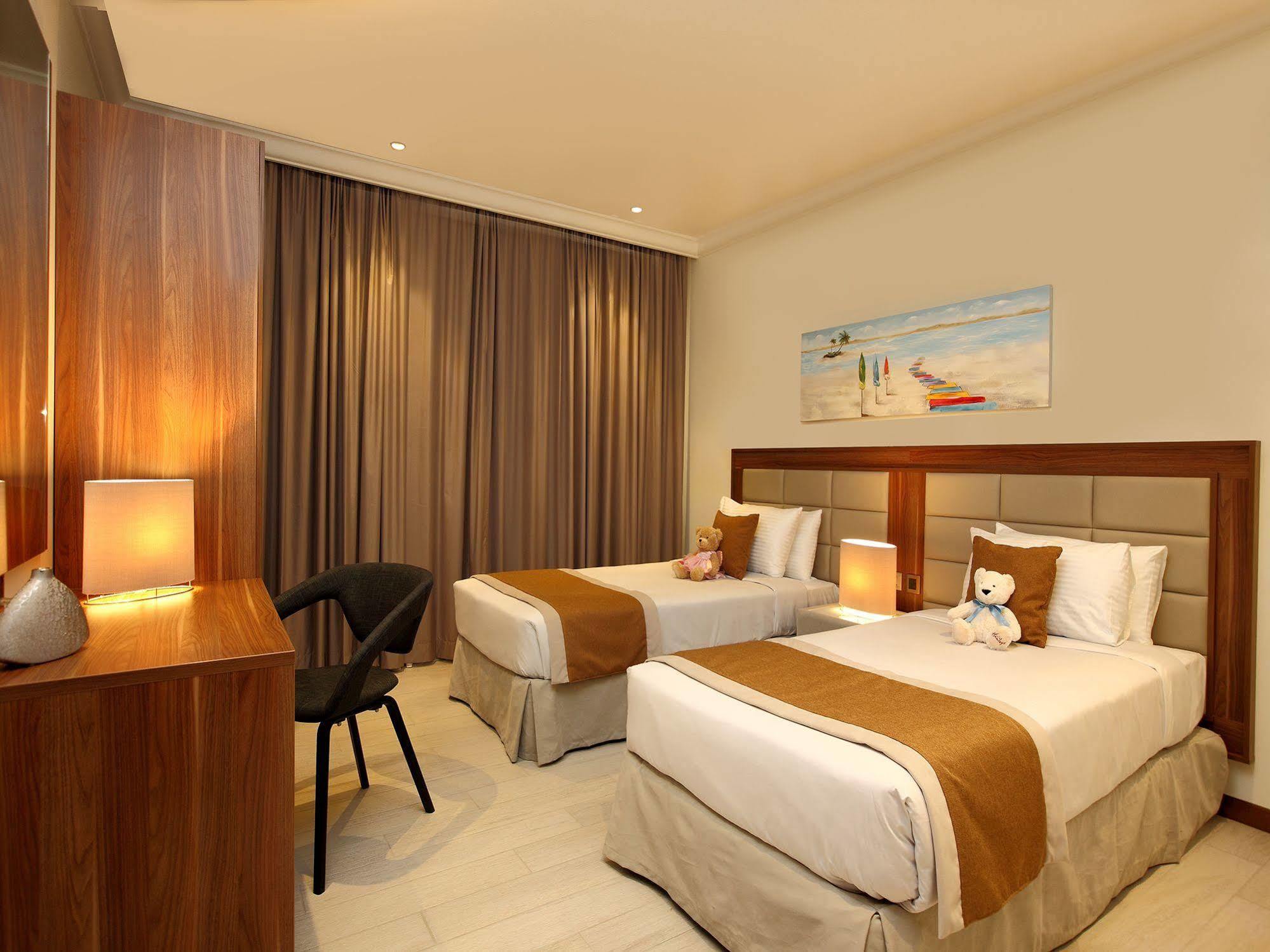 Golden Tulip Dana Bay Resort Dhahran Bagian luar foto