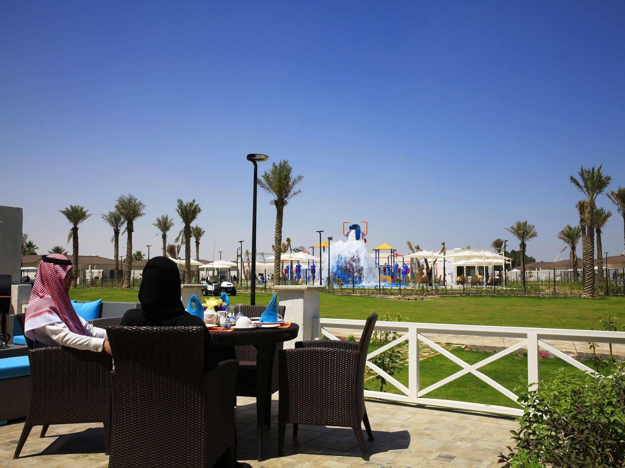 Golden Tulip Dana Bay Resort Dhahran Bagian luar foto