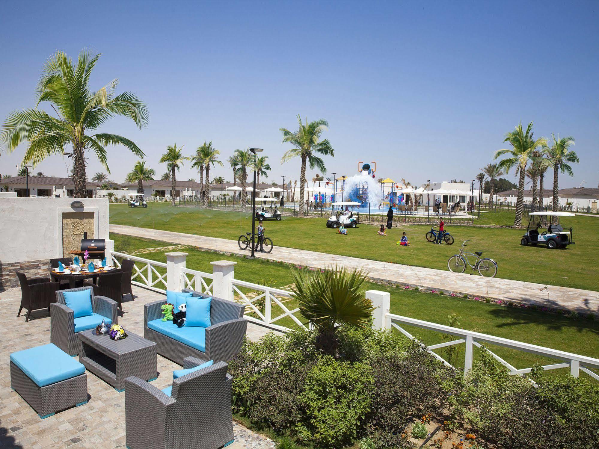 Golden Tulip Dana Bay Resort Dhahran Bagian luar foto